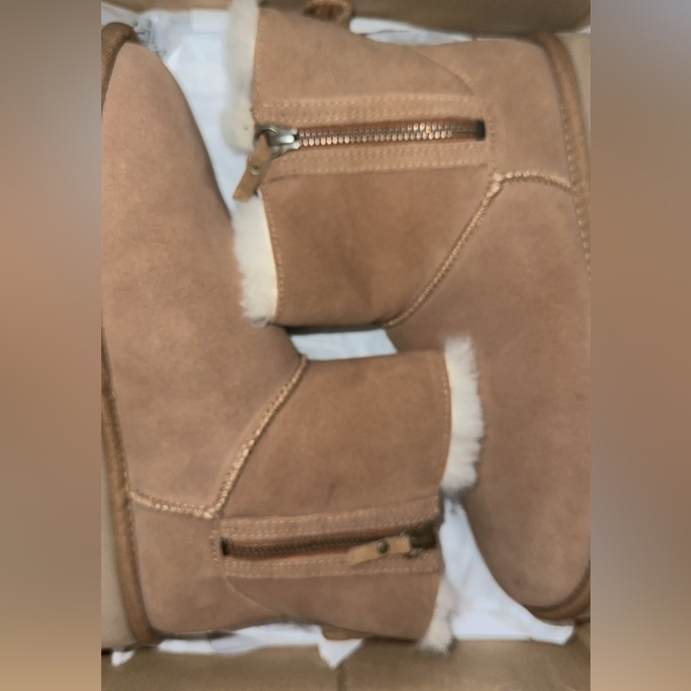 Like new Ugg Boots size 7